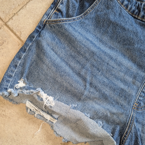 Distressed Short Overalls - Picture 2 of 4